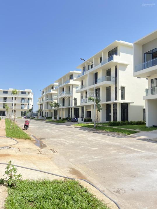 Kẹt tiền chốt gấp shophouse 1 trệt 1 lửng 2 lầu 170m2 chỉ 25 tỷ hot rẻ nhất thị trường 0979 940 ***
