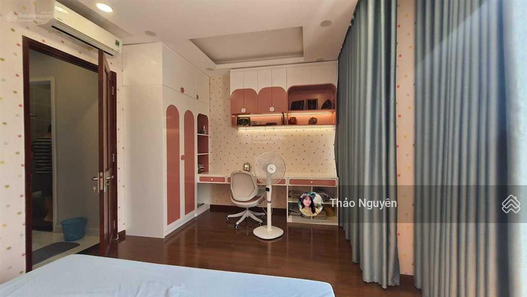 Chính chủ kẹt tiền bán gấp nhà phố 10,3 tỷ full nội thất cao cấp đẹp.  0979 940 *** thảo nguyên