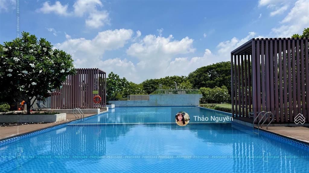 Chính chủ kẹt tiền bán gấp nhà phố 10,3 tỷ full nội thất cao cấp đẹp.  0979 940 *** thảo nguyên