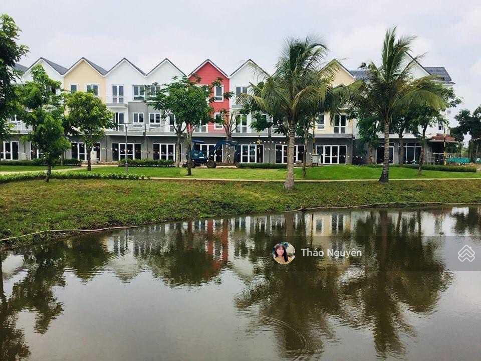 Chính chủ kẹt tiền bán gấp nhà phố 10,3 tỷ full nội thất cao cấp đẹp.  0979 940 *** thảo nguyên