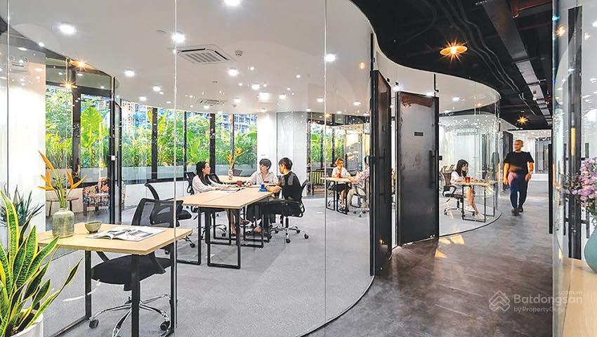 Trường học, văn phòng 400m2 x 5 tầng và sân rộng gần đại học thương mại cho thuê ngay