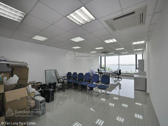 Cho thuê gấp 3.000m2 tầng 1 chcc mới hoàng quốc việt giáp đô thị tây hồ tây
