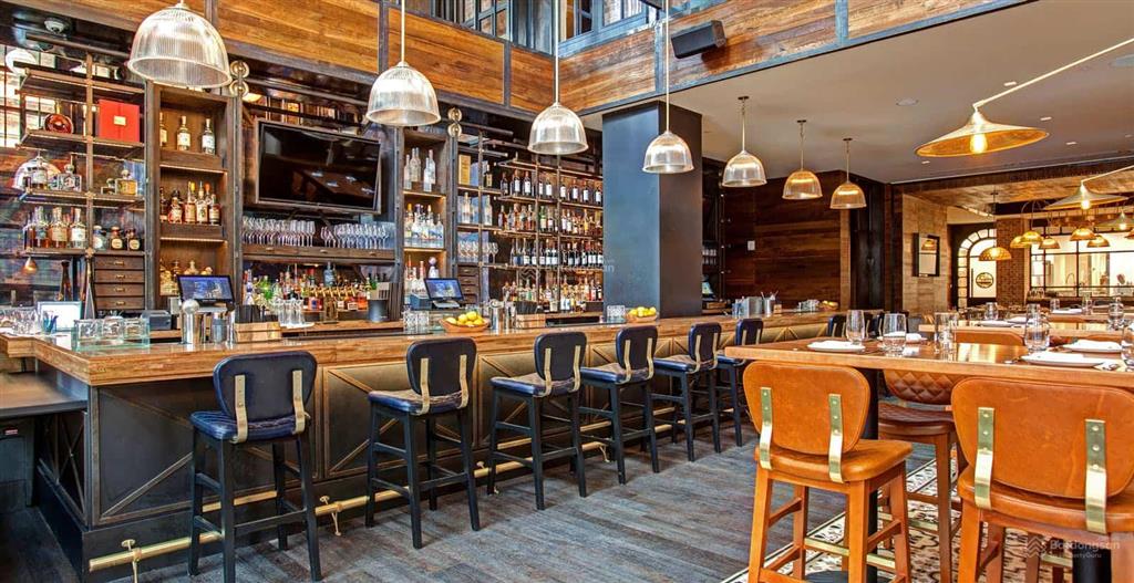 Restaurant đẹp 1.600m2 mặt phố hoàng đạo thúy thnc cho thuê ngay giá hợp lý