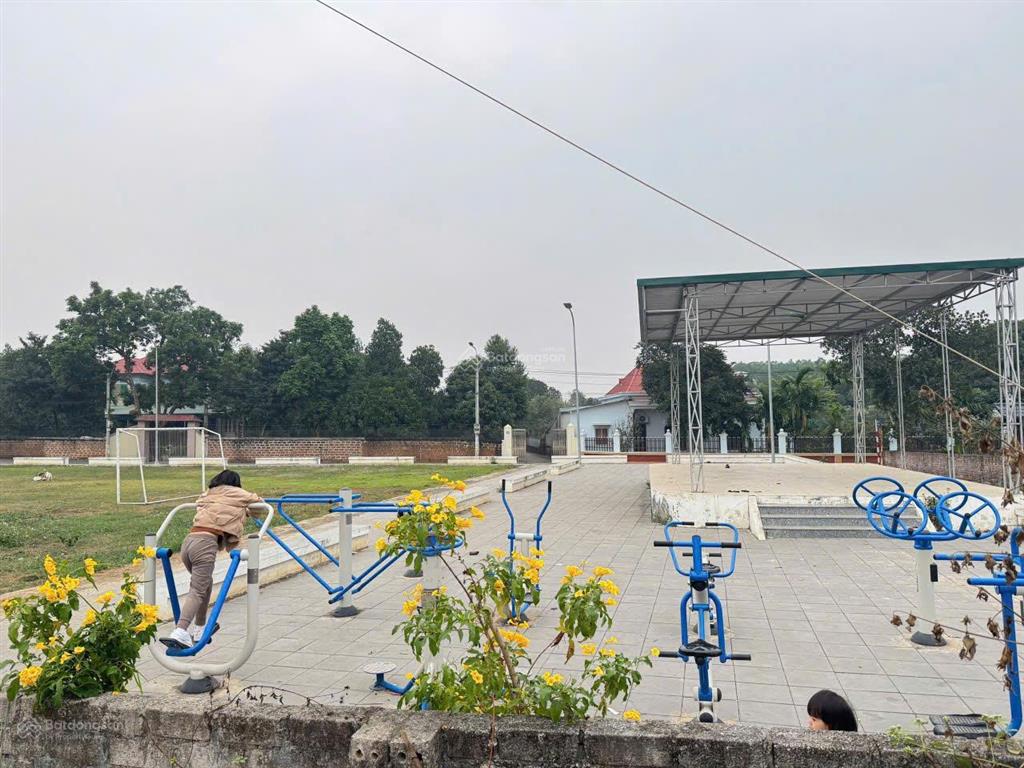 Bán 60,5m2 cổ đông, sơn tây gần làng đhqg giá chỉ 2,350 tỷ/lô