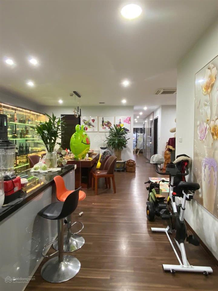 Căn hoa hậu view hồ tầng 19 3pn 2wc tại ngọc khánh plaza số 1 phạm huy thông ba đình