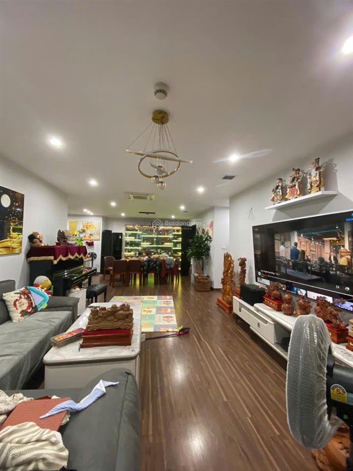 Căn hoa hậu view hồ tầng 19 3pn 2wc tại ngọc khánh plaza số 1 phạm huy thông ba đình