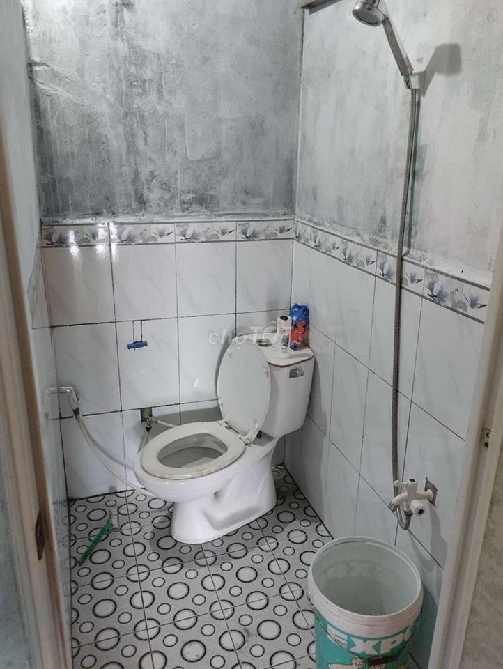 nhà gỗ cổ mặt tiền sông gần KDL sinh thái Tre Việt cực Chiu,thoáng mát