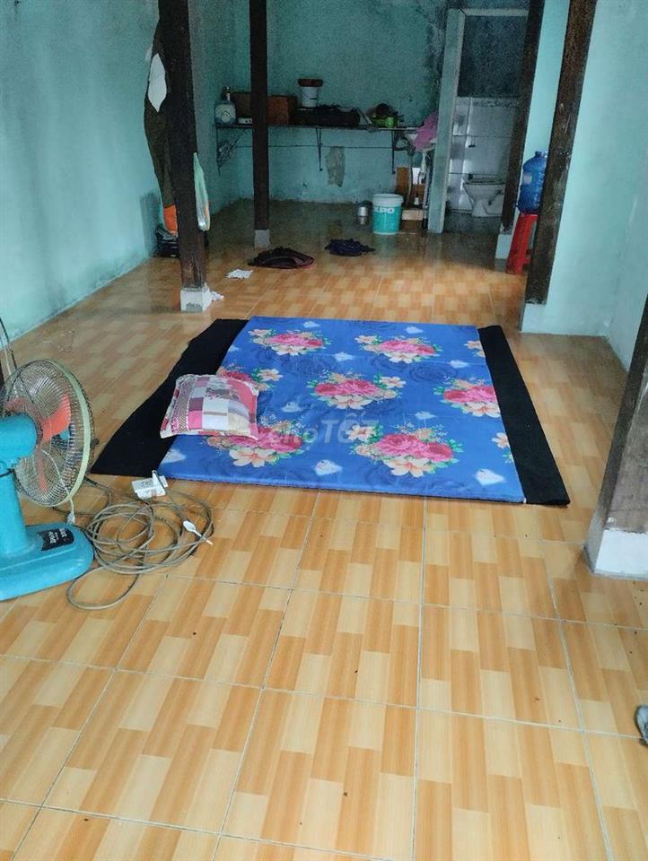nhà gỗ cổ mặt tiền sông gần KDL sinh thái Tre Việt cực Chiu,thoáng mát
