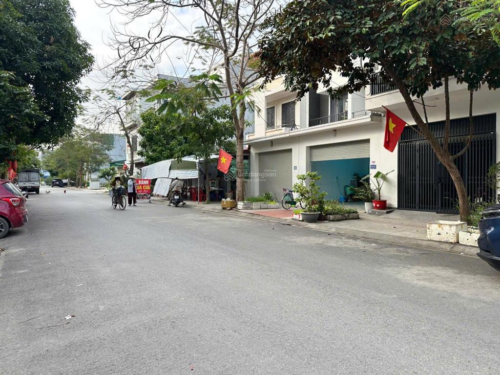 Chuyển nhượng lô đất trục chính đường 15m phân lô ngõ 15 khúc thừa dụ ngay sát aeon mall