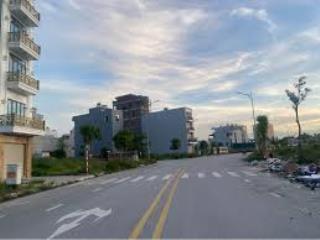 Anh trai em gửi bán lô tđc a51 40m2 có sẵn nhà cấp 4 ngay trục 24m giá 4tỷ400 tr có thoả thuận