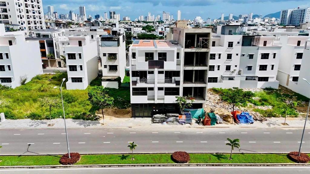 Bán gấp 100m2 mặt tiền đường võ văn kiệt (a1) rộng 43m, xây dựng 5 tầng, không ép tiến độ, giá tốt.