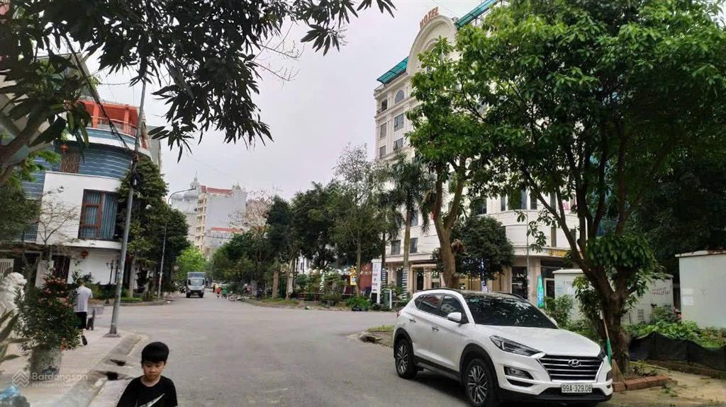 Đất đẹp 107,3 m2 mặt 6,5m (rất hiếm) trung tâm từ sơn.