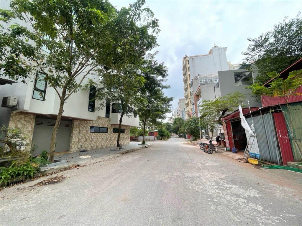 Đất đẹp 107,3 m2 mặt 6,5m (rất hiếm) trung tâm từ sơn.