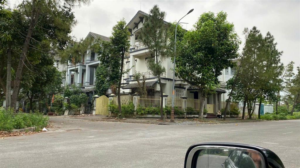 Biệt thự nghỉ dưỡng ven hà nội, 170m2, 8,x tỷ. sổ đỏ cá nhân.