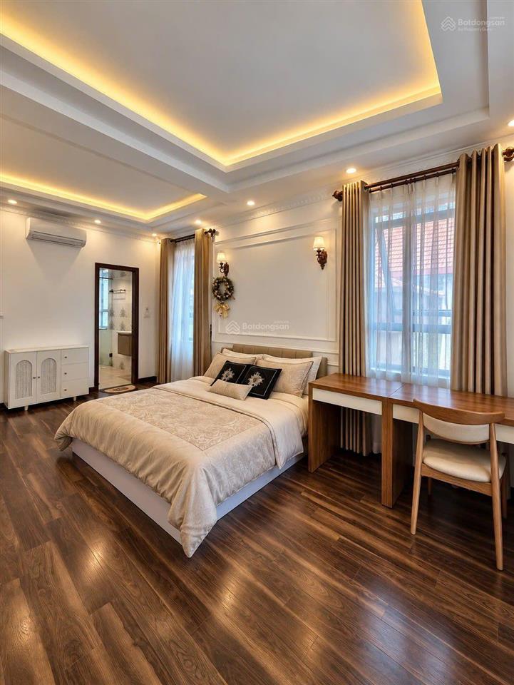 Nhà đẹp xem là mê  6 tầng  mặt tiền 4m  kinh doanh sầm uất. giá 12 tỷ hơn. long biên hà nội