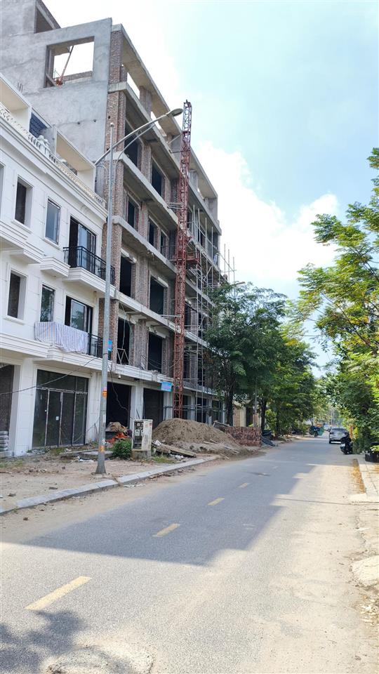 Bán nhà 4 tầng, 104m2 mặt tiền 5m, sát cạnh trường đại học tdtt từ sơn bắc ninh