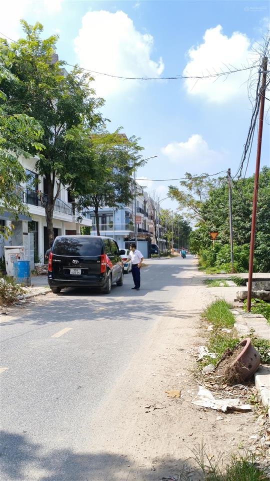 Bán nhà 4 tầng, 104m2 mặt tiền 5m, sát cạnh trường đại học tdtt từ sơn bắc ninh