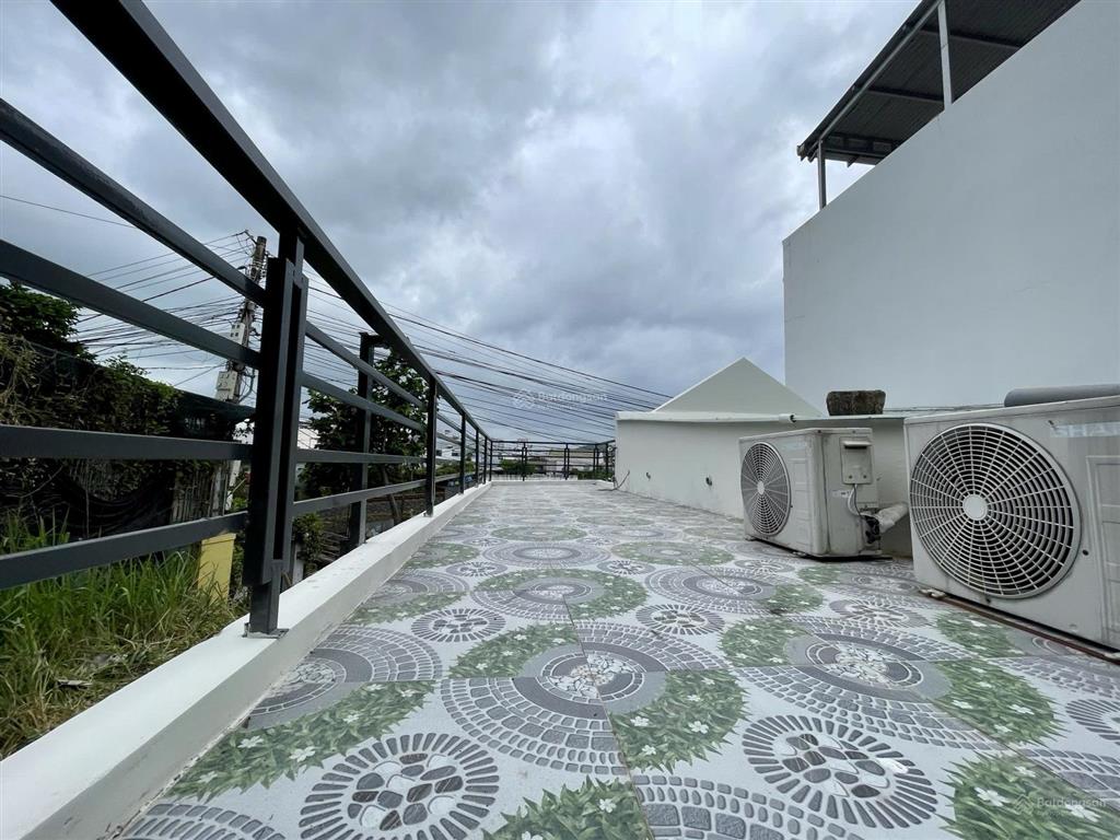 Bán nhà 2 tầng đường rộng 5m cách biển 2km, giá 4 tỷ 500 triệu