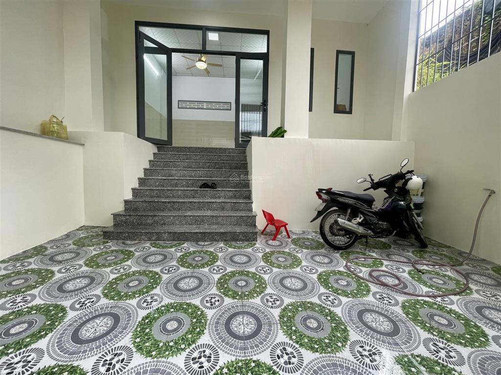 Bán nhà 2 tầng đường rộng 5m cách biển 2km, giá 4 tỷ 500 triệu