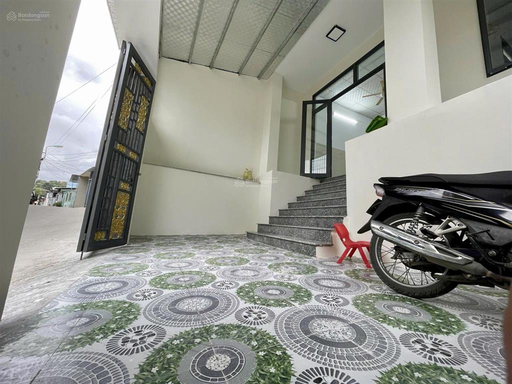 Bán nhà 2 tầng đường rộng 5m cách biển 2km, giá 4 tỷ 500 triệu