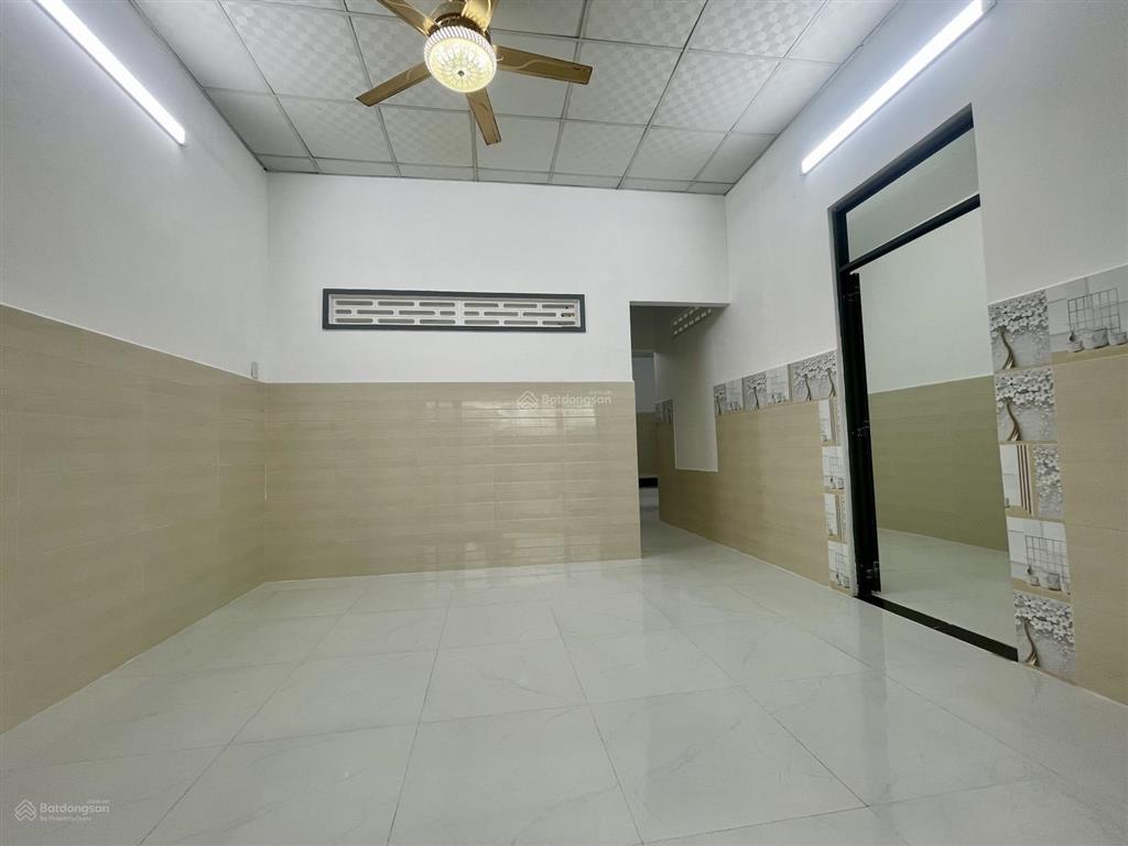 Bán nhà 2 tầng đường rộng 5m cách biển 2km, giá 4 tỷ 500 triệu