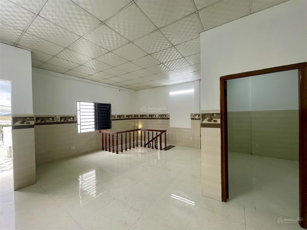 Bán nhà 2 tầng đường rộng 5m cách biển 2km, giá 4 tỷ 500 triệu