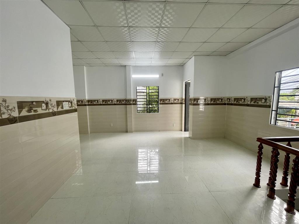 Bán nhà 2 tầng đường rộng 5m cách biển 2km, giá 4 tỷ 500 triệu