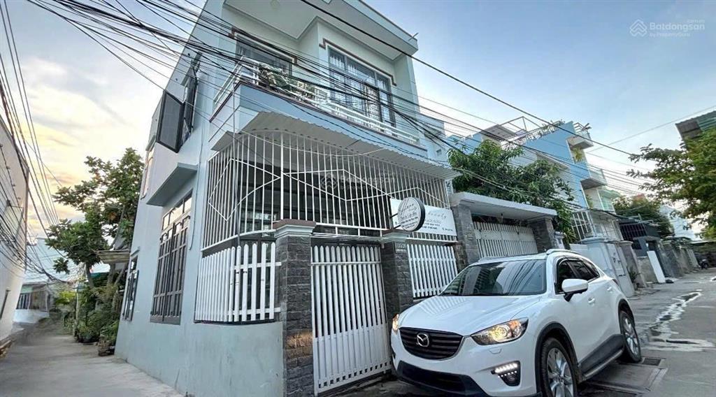 Giá rẻ  bán nhà 2 tầng , góc 2 mặt tiền đường ô tô , gần siêu thị copmax , giá 3 tỷ 900 triệu