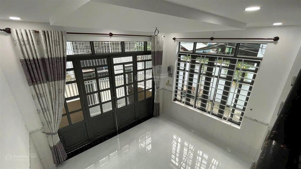 Giá rẻ  bán nhà 2 tầng , góc 2 mặt tiền đường ô tô , gần siêu thị copmax , giá 3 tỷ 900 triệu