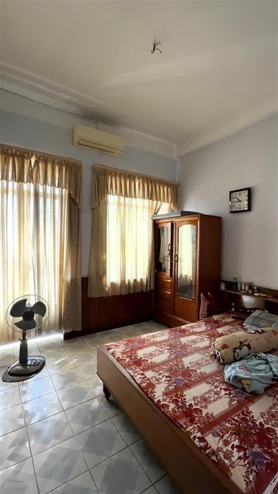 Bán nhà 3 tầng đường lạc long quân , giá 7 tỷ 200 triệu