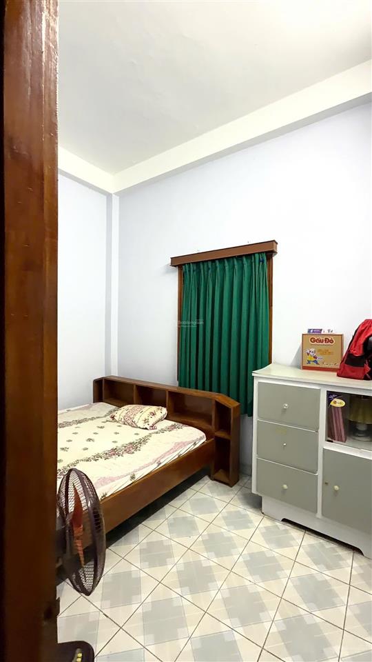 Bán nhà 3 tầng đường lạc long quân , giá 7 tỷ 200 triệu