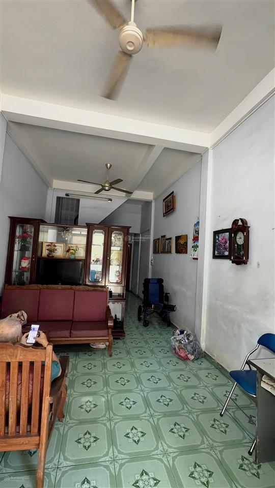 Bán nhà 3 tầng đường lạc long quân , giá 7 tỷ 200 triệu