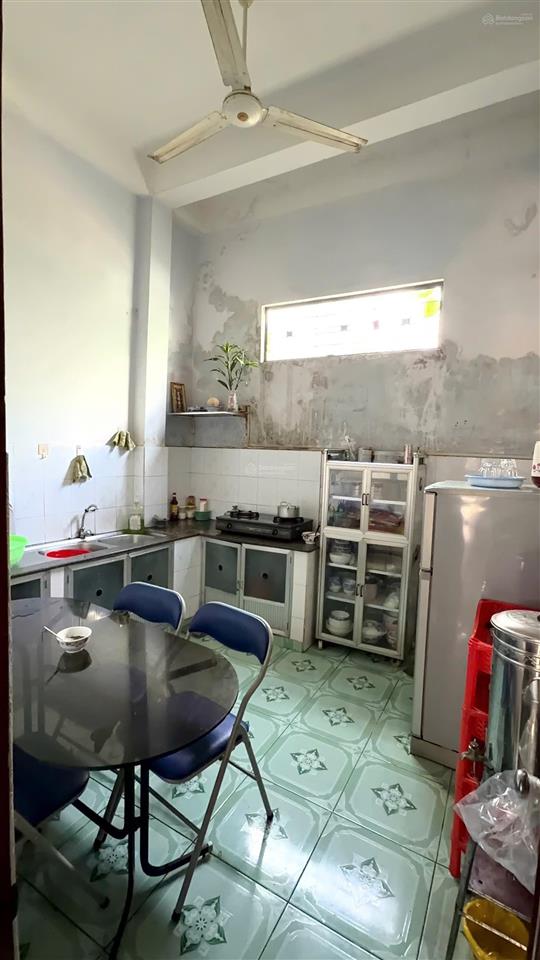Bán nhà 3 tầng đường lạc long quân , giá 7 tỷ 200 triệu