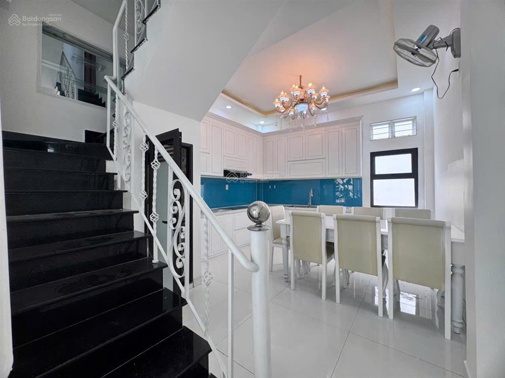 Chính chủ bán nhà 4 tầng giá rẻ gần siêu thị lotte giá chỉ 4 tỷ 800 triệu, sổ hồng chuẩn chỉnh