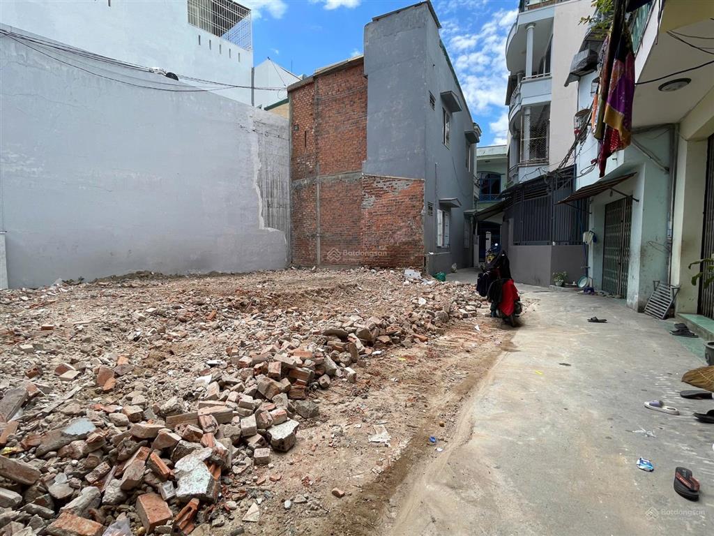 Bán lô đất cạnh chợ lạc long quân đường rộng 3m, diện tích 42m, giá 2 tỷ 150 triệu