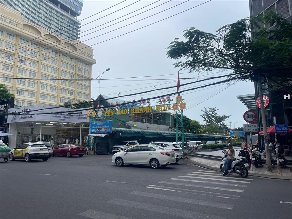 Bán nhà 2 tầng đường hùng vương đối diện chợ đêm nha trang, đang cho thuê 70 triệu/tháng
