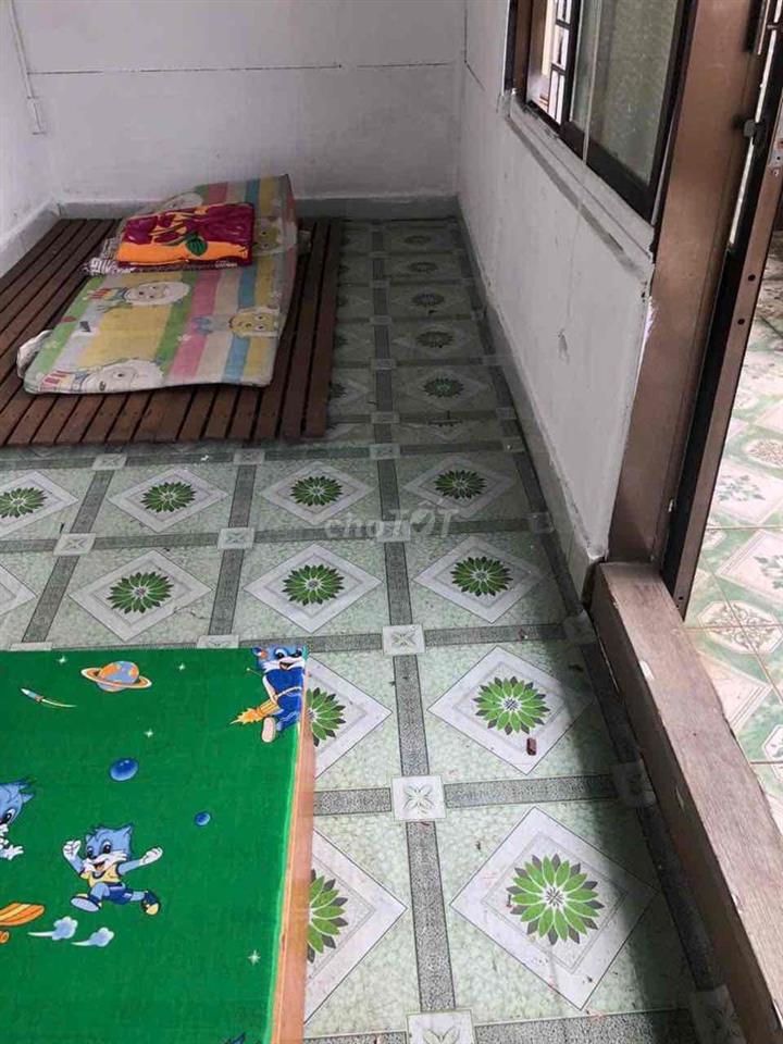 Phong 16m2 ban công toilet riêng Đông Hưng Thuận