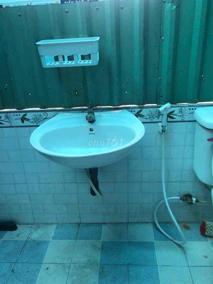 Phong 16m2 ban công toilet riêng Đông Hưng Thuận