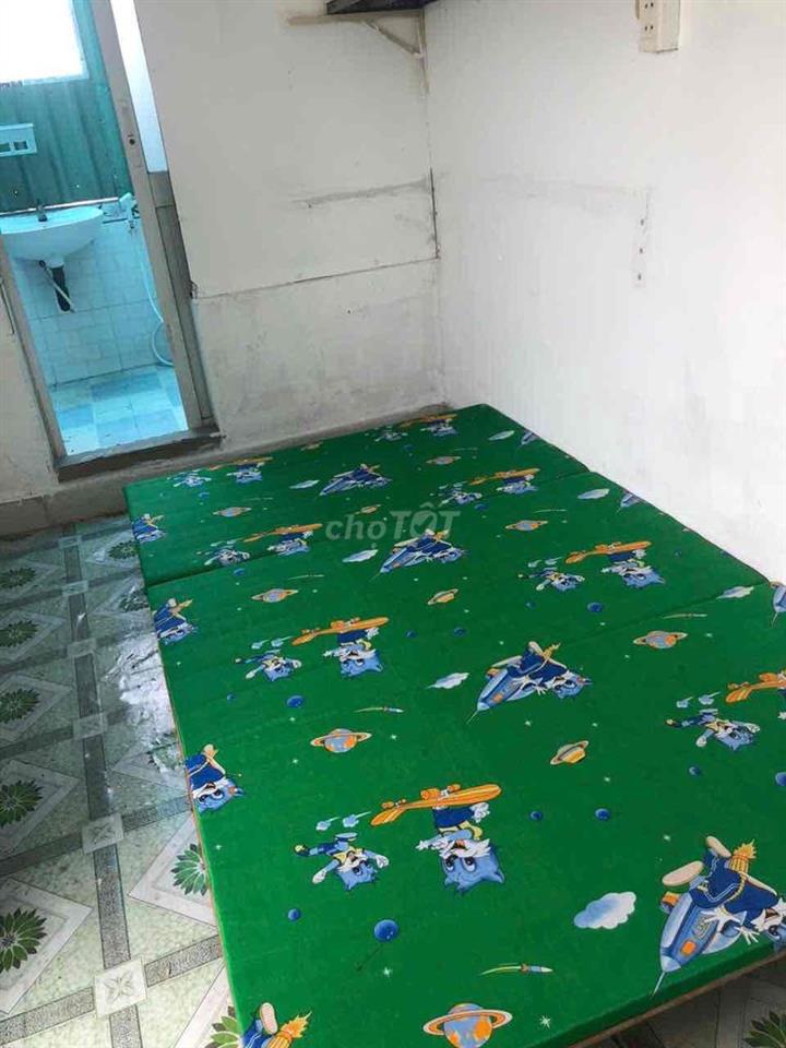 Phong 16m2 ban công toilet riêng Đông Hưng Thuận
