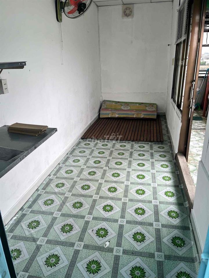Phong 16m2 ban công toilet riêng Đông Hưng Thuận
