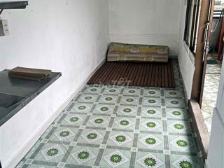 Phong 16m2 sach se toilet rieng Q12