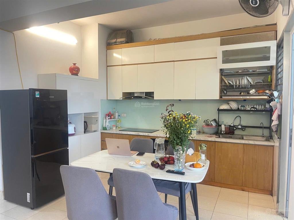 Chủ cần tiền bán gấp căn chung cư 96m² 3pn 2vs giá tốt nhất long biên