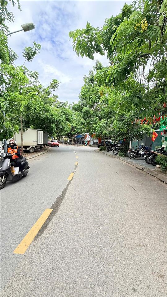 Chủ cần bán nhanh căn nhà vườn khu phân lô quân đội thạch bàn giá tham khảo tốt trong khu vực
