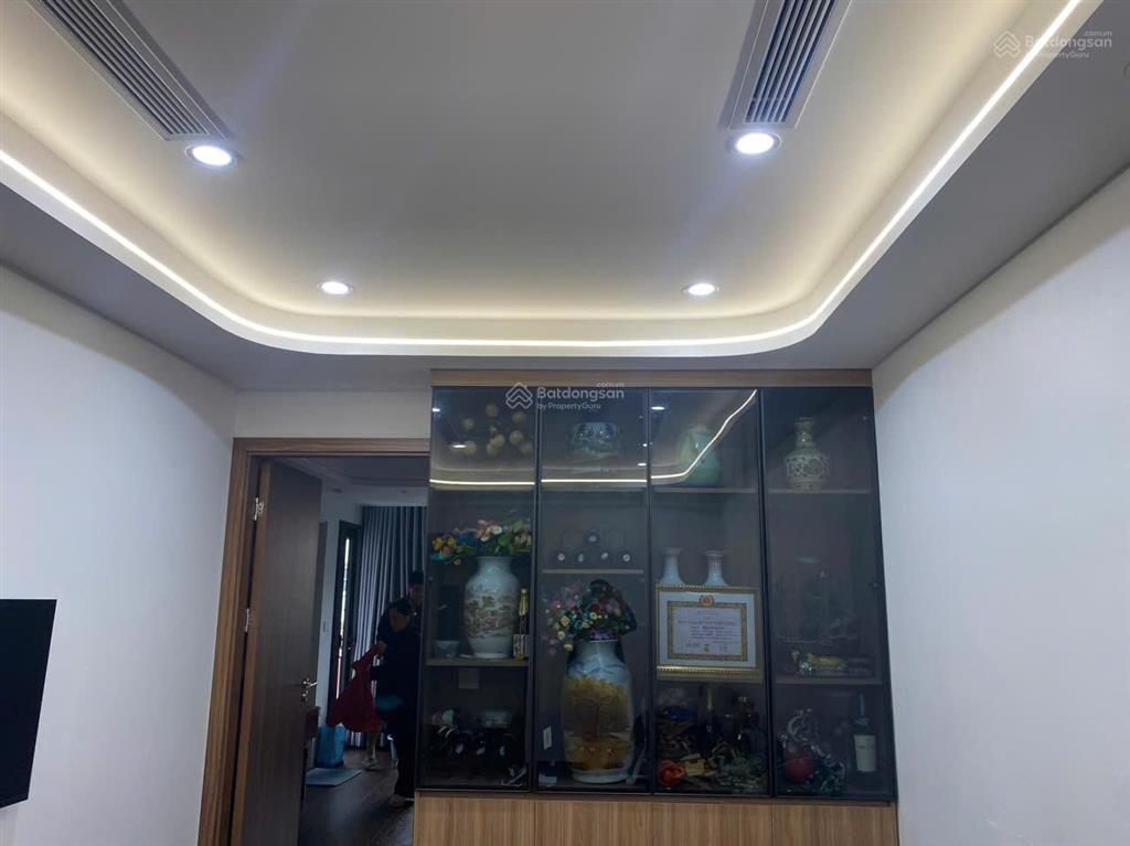 Bán siêu phẩm dân xây 5 tầng thang máy gara 3 ô tô full tiện ích công năng tại gia quất, long biên