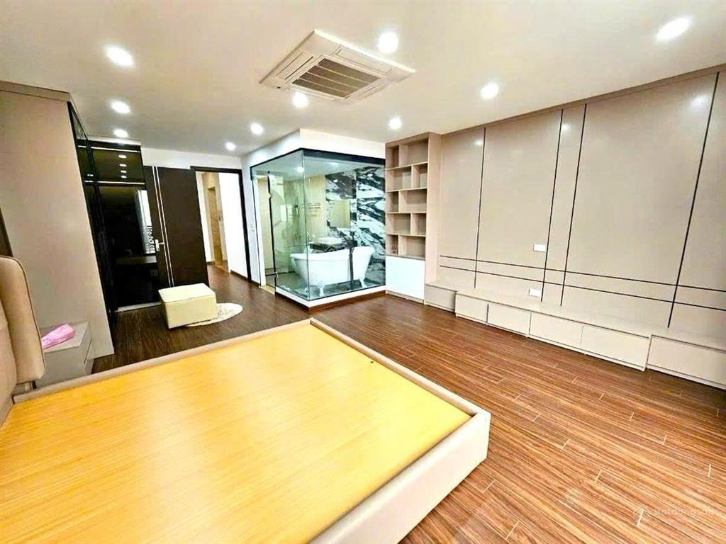 Bán căn nhà đẹp ô tô 7 chỗ vào nhà ngõ thông tại nguyễn văn cừ gia thụy giá ngon