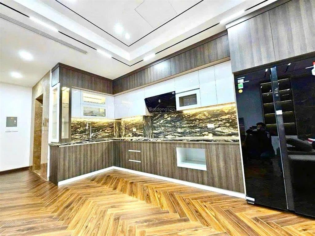 Bán căn nhà đẹp ô tô 7 chỗ vào nhà ngõ thông tại nguyễn văn cừ gia thụy giá ngon