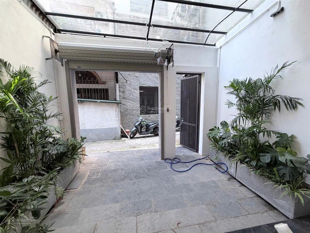 Bán căn nhà đẹp dân xây phố vũ đức thận ngay big c long biên 76m2 5 tầng 22 tỷ có thương lượng