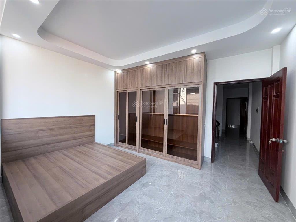 Bán căn nhà đẹp dân xây phố vũ đức thận ngay big c long biên 76m2 5 tầng 22 tỷ có thương lượng