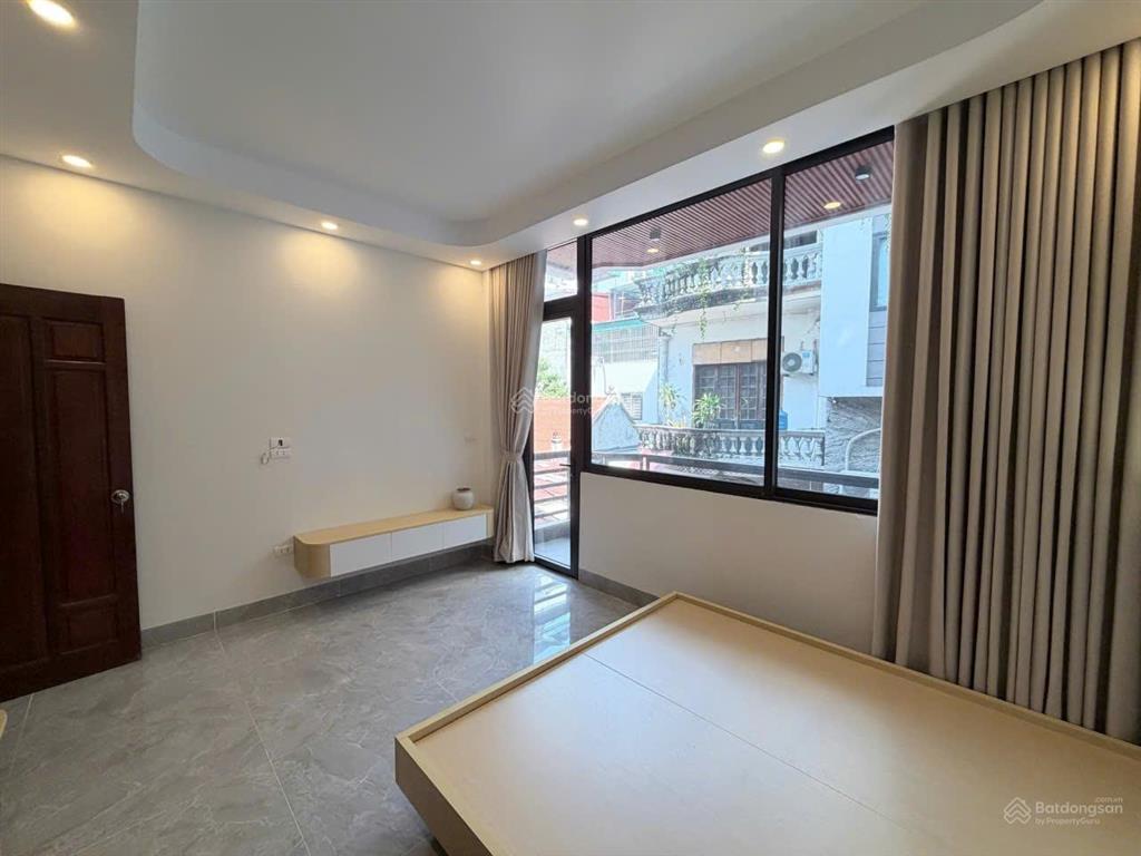 Bán căn nhà đẹp dân xây phố vũ đức thận ngay big c long biên 76m2 5 tầng 22 tỷ có thương lượng