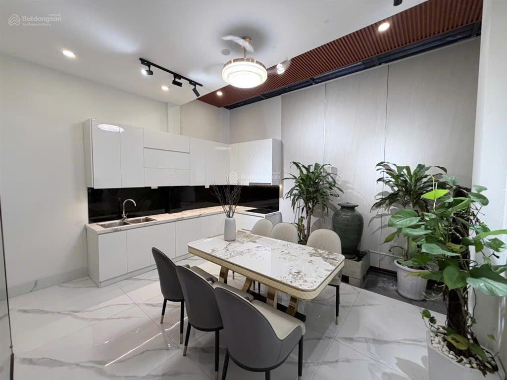 Bán căn nhà đẹp dân xây phố vũ đức thận ngay big c long biên 76m2 5 tầng 22 tỷ có thương lượng